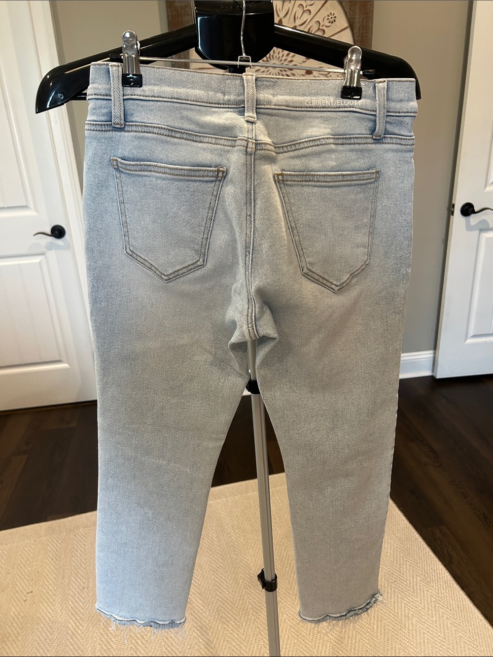 Current/Elliott Light Wash Cropped Straight Jeans / Amazing stretch / sz 26 - Picture 5 of 5
